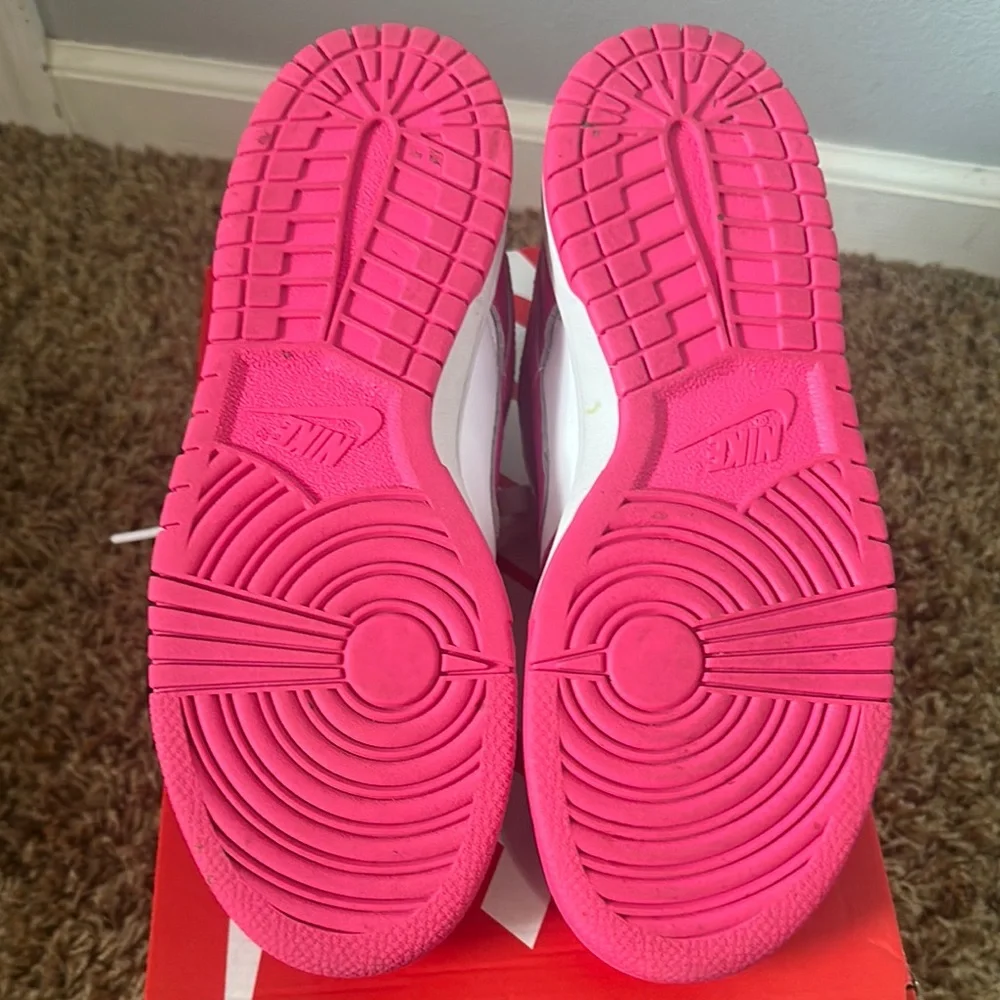 Nike Dunks Fuchsia and White - Picture 7 of 11